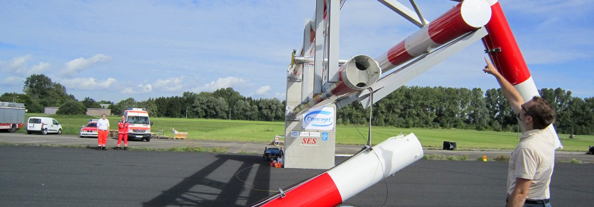The impact test involved a wing structure mounted on a special trailer being driven into a 16-metre high ILS tower at a speed of 140 km/h, which is the approximate landing speed of a small aircraft. The ILS tower broke at various points, as NLR had calculated in advance. The generated force and energy was measured during the tests. Five high-speed cameras, focused on different parts of the tower, recorded the impact.