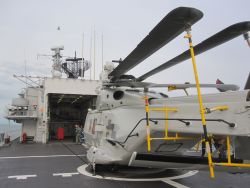 The NH90 lands on the M-frigate. Rotors and tail are folded and affixed to the fuselage using yellow ‘poles’.