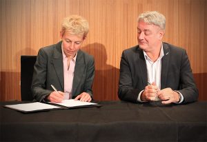 Amsterdam University of Applied Sciences and NLR sign partnership agreement