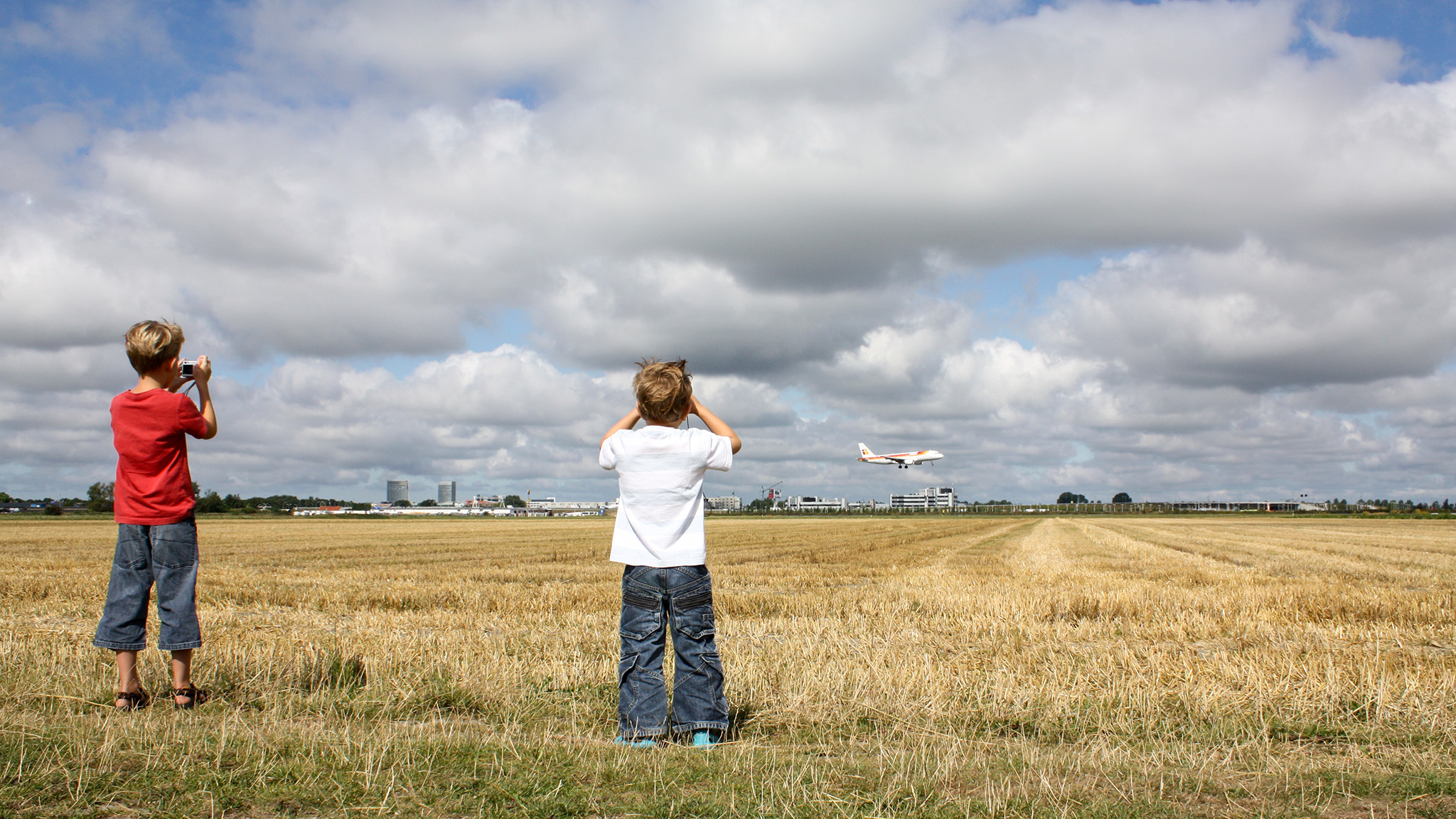 Airplane spotting at Kaagbaan Amsterdam Schiphol Airport