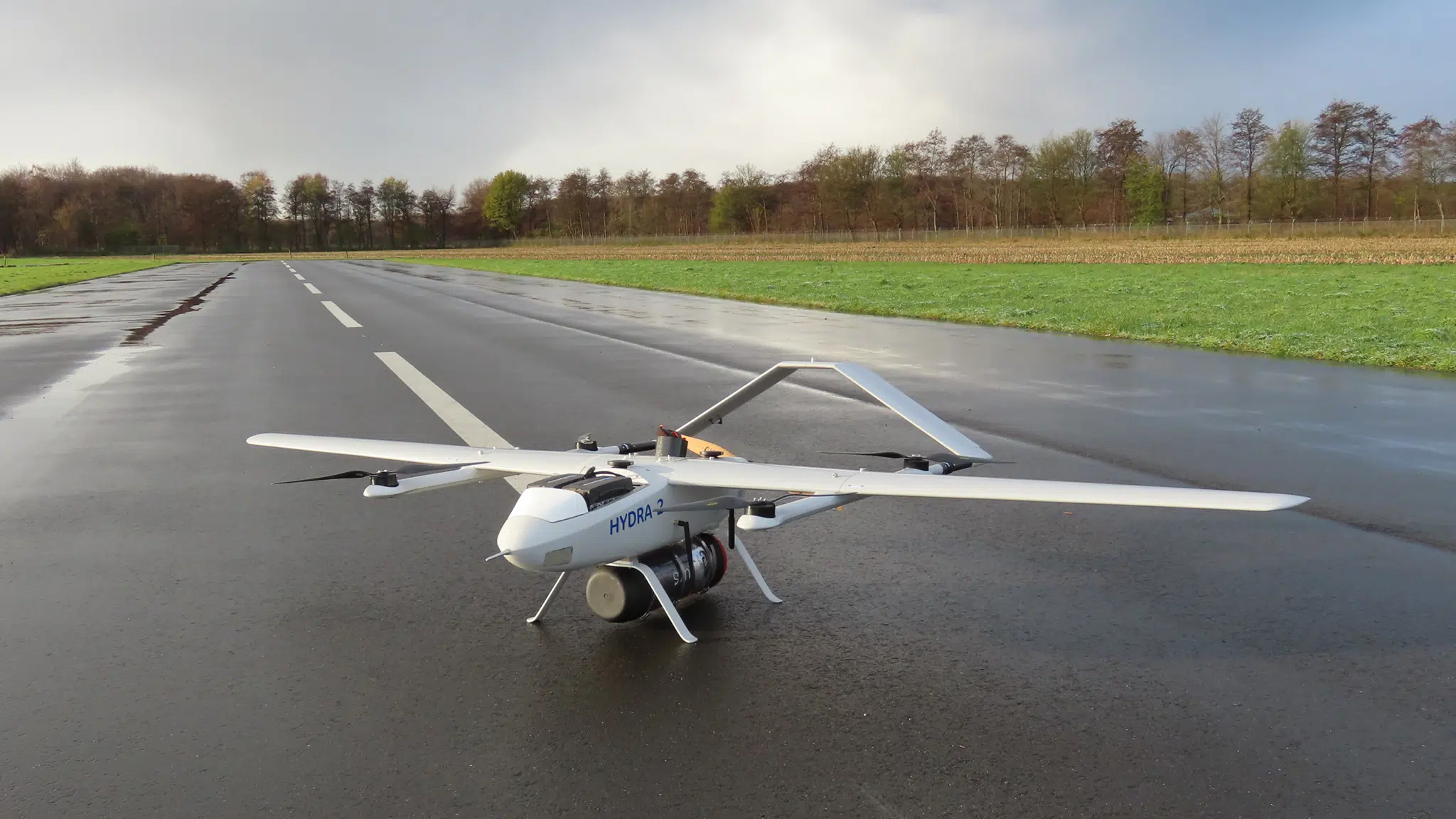 NLR hydrogen drone HYDRA on the runway of the Dronecentre