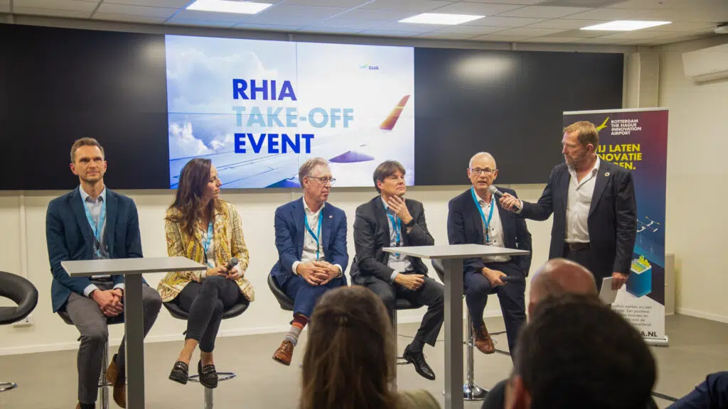 CEO NLR Michel Peters aan het woord, na de ondertekening van de vernieuwde RHIA-samenwerking.
