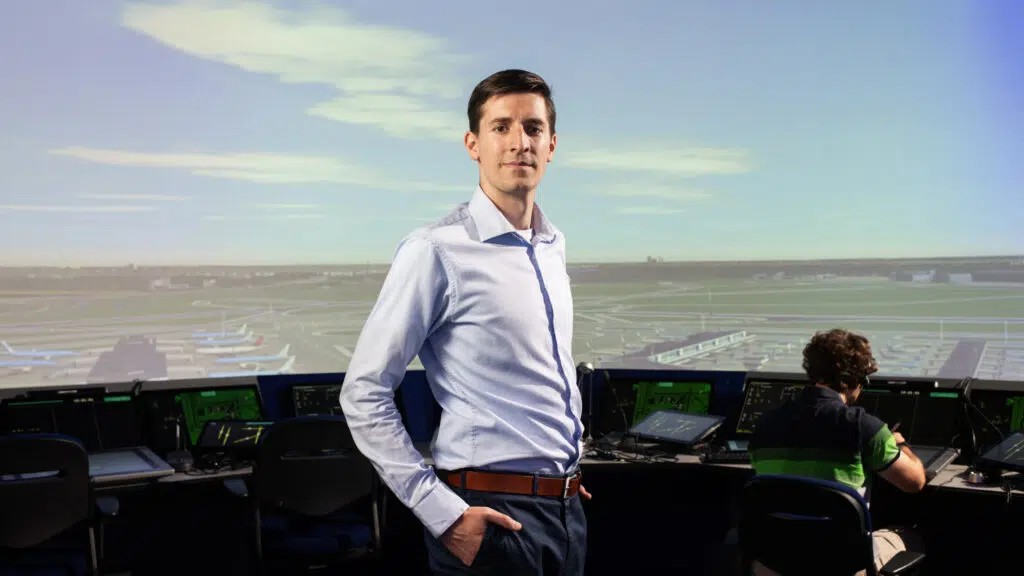 Programmaleider Nick van den Dungen in de NARSIM-toren (NLR Air traffic control research simulator).